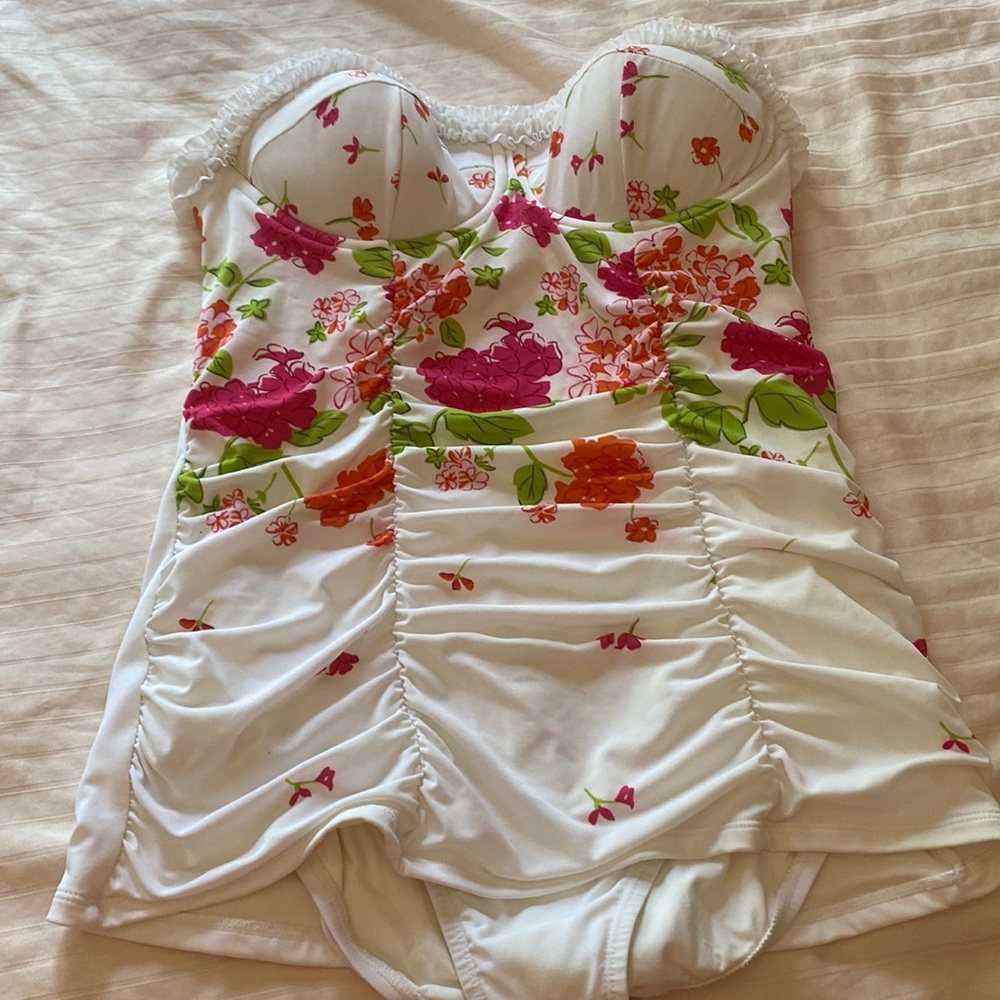 Jantzen Rouched Strapless one piece bathing suit